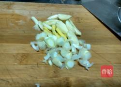 洋葱炒火腿的做法图解1