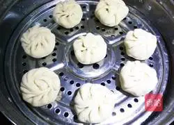 Illustration of how to make sausage buns 8