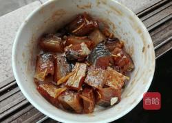 梅干菜蒸腊鱼的做法图解1