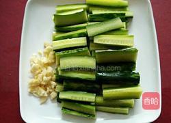蚝油清炒黄瓜的做法图解2