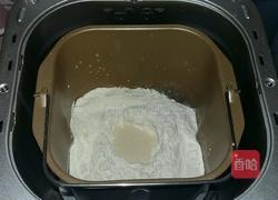 牛奶吐司的做法图解1