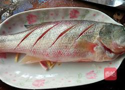 青蒸鲈鱼的做法图解3