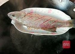 青蒸鲈鱼的做法图解4