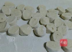 擀饺子皮的做法图解1