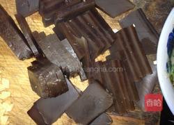 青辣椒炒蕨粑的做法图解1