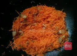 Illustration of how to make red fried rice 9