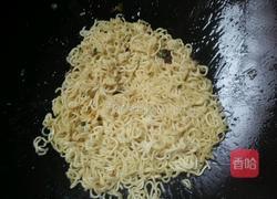 鸡蛋炒方便面的做法图解5