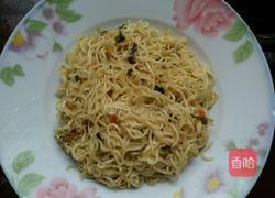 鸡蛋炒方便面的做法图解6