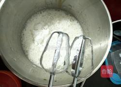 蛋白霜的打发过程的做法图解2