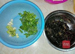 胡萝卜炒金针菇的做法图解2