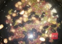 五谷杂粮营养粥的做法图解1