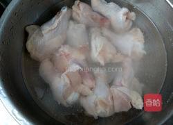 干红葡萄酒烧鸡翅根的做法图解1