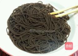 凉拌蕨根粉的做法图解1