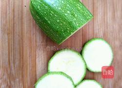 香煎西葫芦饼的做法图解2