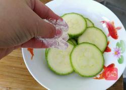 香煎西葫芦饼的做法图解3