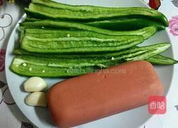 三文治香肠炒辣椒的做法图解2