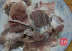 鲜笋骨头汤的做法图解1