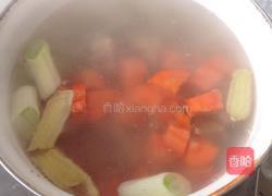 香菇胡萝卜排骨汤的做法图解6