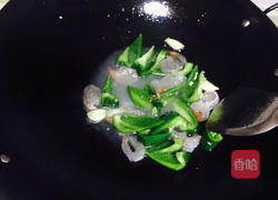 青椒爆虾球的做法图解5