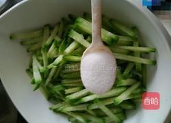 爽脆咸萝卜条（快手咸菜）的做法图解2