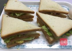 鸡蛋草莓三明治的做法图解3