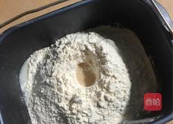 面包机版黑芝麻牛奶吐司的做法图解1