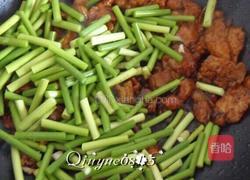 肉炒蒜苔木耳的做法图解7