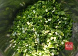 韭菜鸡肉馅饺子的做法图解2