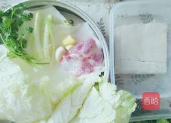 猪肉白菜炖豆腐的做法图解1