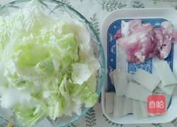 猪肉白菜炖豆腐的做法图解2