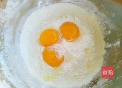 油炸鸡蛋泡果的做法图解1