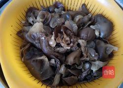 木耳猪肉馅水饺的做法图解2