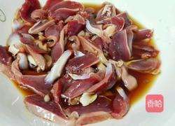 鸭胗炒芹菜的做法图解2