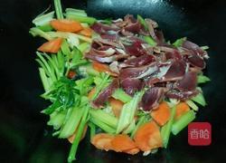 鸭胗炒芹菜的做法图解7