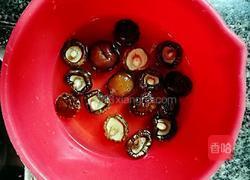 冬菇蒸鸡（蒸蒸日上）的做法图解1