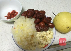 冰糖雪梨银耳红枣汤的做法图解1