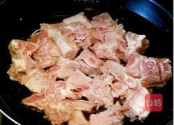 西红柿炖排骨(土豆版)的做法图解1