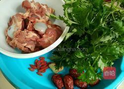 艾叶猪骨红枣汤的做法图解1