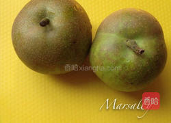 红酒烩梨的做法图解1