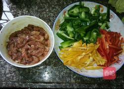 彩椒炒肉的做法图解1
