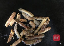 沙虫鸡蛋面的做法图解3