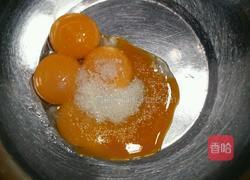 葡萄干蛋糕卷的做法图解3