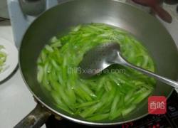 芹菜火腿片的做法图解1