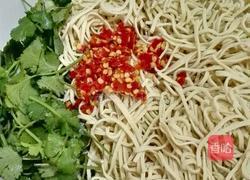 凉拌香菜、豆腐丝的做法图解5