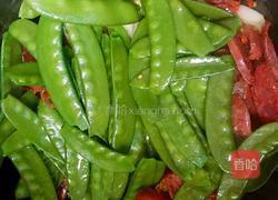 荷兰豆炒香肠的做法图解7