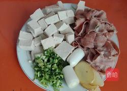 牛肠炖豆腐的做法图解1