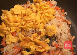三丁鸡蛋炒饭的做法图解12