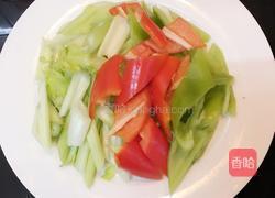 西芹辣椒炒腊肉的做法图解3