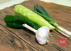 糖盐生拌莴笋丝的做法图解1