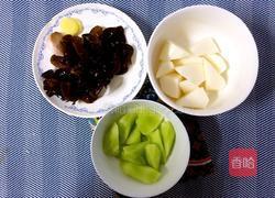 黑木耳莴笋炒山药的做法图解1